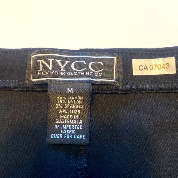 Medium black skirt - Picture 3 of 3